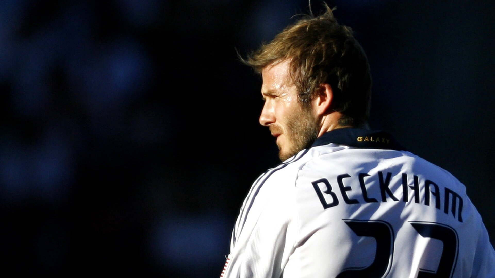 开云体育在线-波兰对阵丹麦，拉什福德对手完全无解，一场被冻结的战术博弈